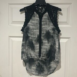 Guess sleeveless blouse